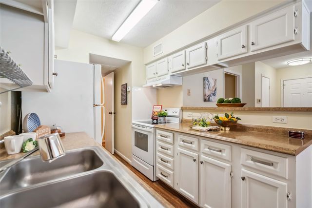 2750 Holly Hall Street 1403, Houston, TX 77054