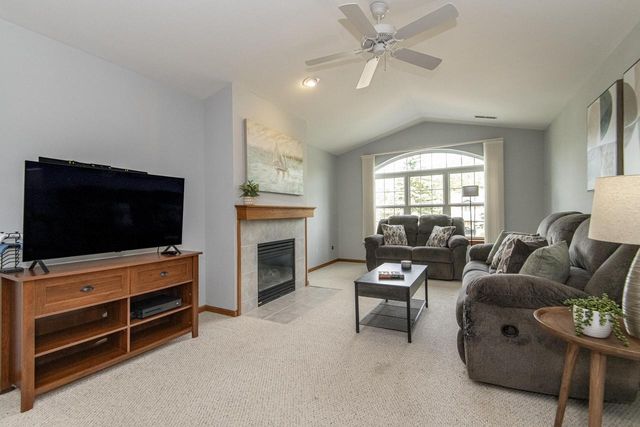 W159N4868 Graysland DRIVE, Menomonee Falls, WI 53051