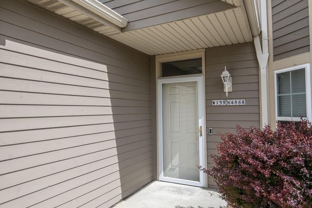 W159N4868 Graysland DRIVE, Menomonee Falls, WI 53051