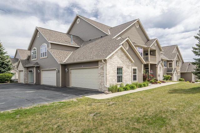 W159N4868 Graysland DRIVE, Menomonee Falls, WI 53051
