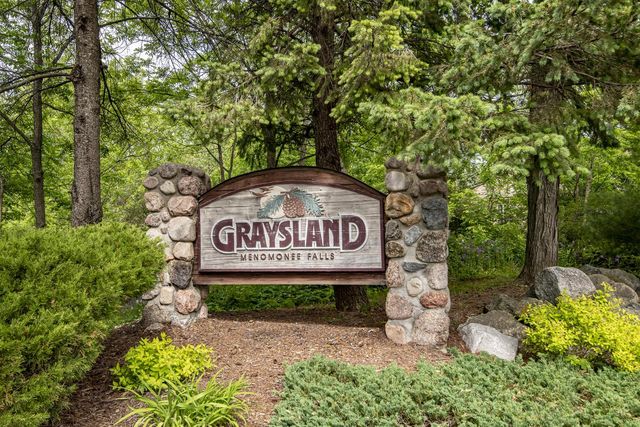 W159N4868 Graysland DRIVE, Menomonee Falls, WI 53051