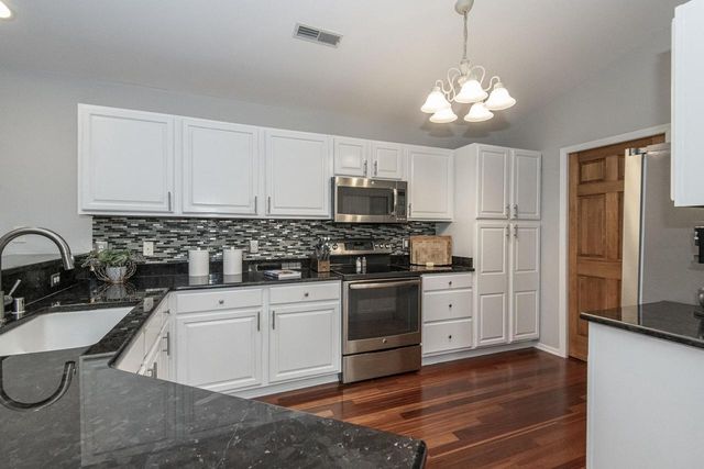 W159N4868 Graysland DRIVE, Menomonee Falls, WI 53051