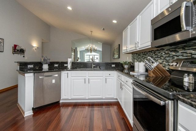 W159N4868 Graysland DRIVE, Menomonee Falls, WI 53051