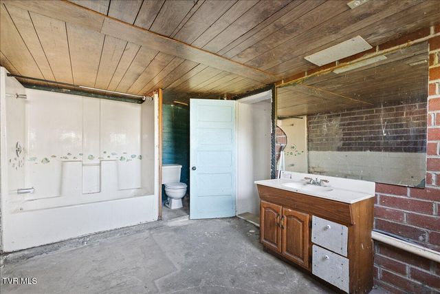 143 Mustang Street, Duffield, VA 24244