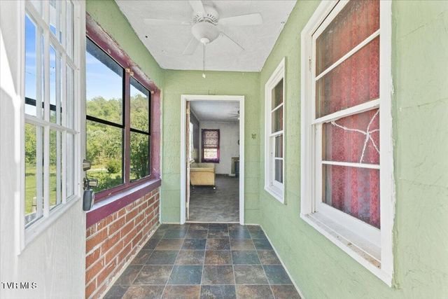 143 Mustang Street, Duffield, VA 24244