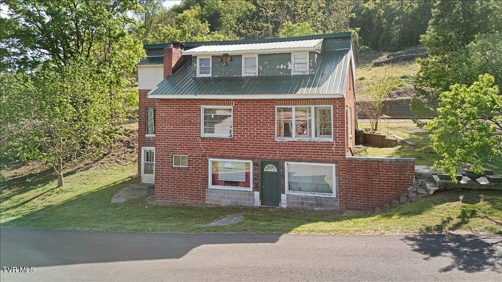 143 Mustang Street, Duffield, VA 24244