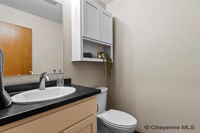 5102 SYRACUSE RD, Cheyenne, WY 82009