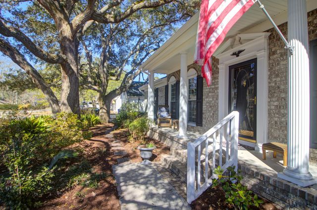 10 Hunters Forest Drive, Charleston, SC 29414