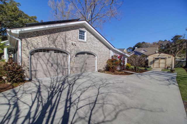 10 Hunters Forest Drive, Charleston, SC 29414