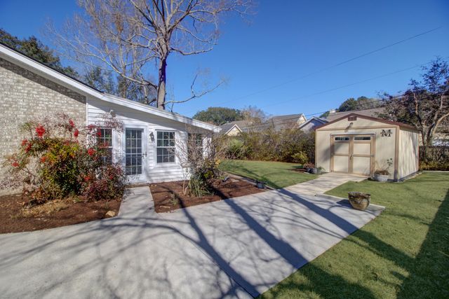 10 Hunters Forest Drive, Charleston, SC 29414