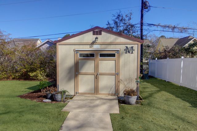 10 Hunters Forest Drive, Charleston, SC 29414