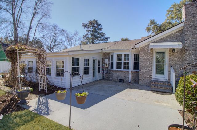 10 Hunters Forest Drive, Charleston, SC 29414