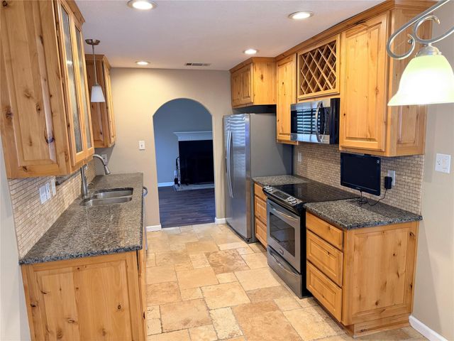 3103 Whisper Oaks LN A & B, Georgetown, TX 78628