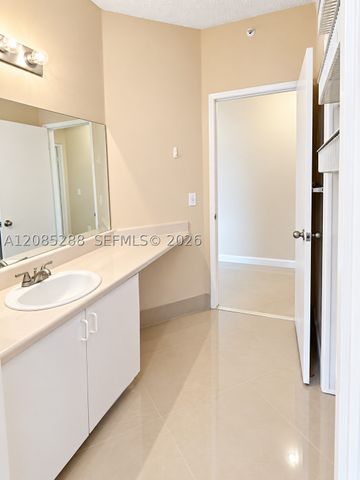 6976 SW 39th St G205, Davie, FL 33314