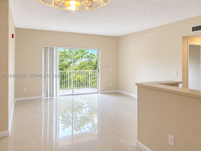 6976 SW 39th St G205, Davie, FL 33314