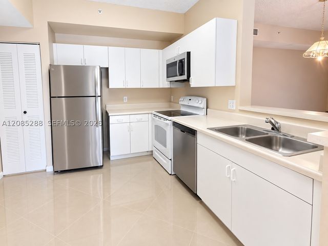 6976 SW 39th St G205, Davie, FL 33314
