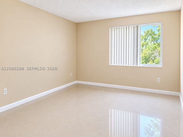 6976 SW 39th St G205, Davie, FL 33314