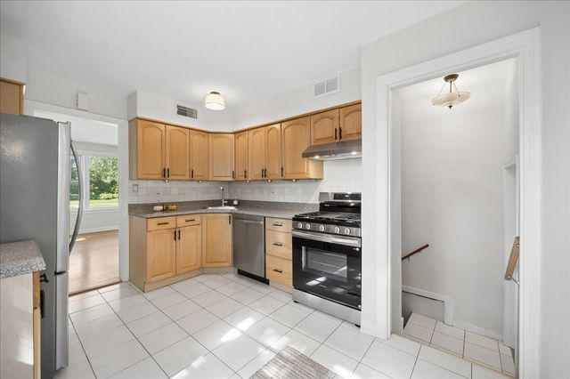 337 Eaton Street, Northfield, IL 60093