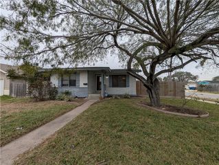 702 Sharon Dr, Corpus Christi, TX 78412