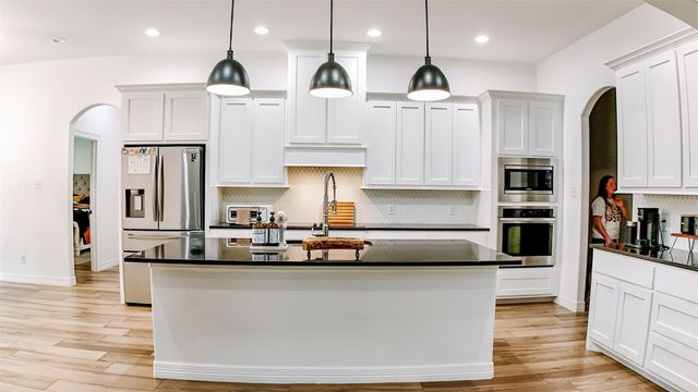 375 County Road 725, Buna, TX 77612