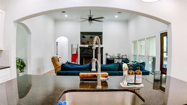 375 County Road 725, Buna, TX 77612