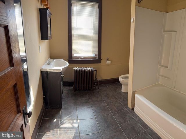 28 E OAKLAND AVE, Haddon Township, NJ 08107