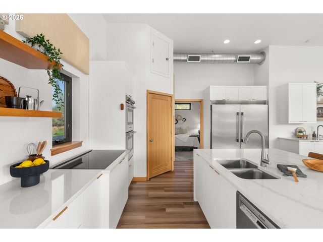 360 SMOKEY VALLEY Rd, Toledo, WA 98591