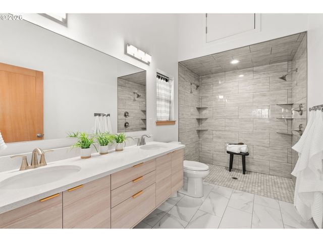 360 SMOKEY VALLEY Rd, Toledo, WA 98591