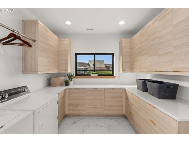 360 SMOKEY VALLEY Rd, Toledo, WA 98591