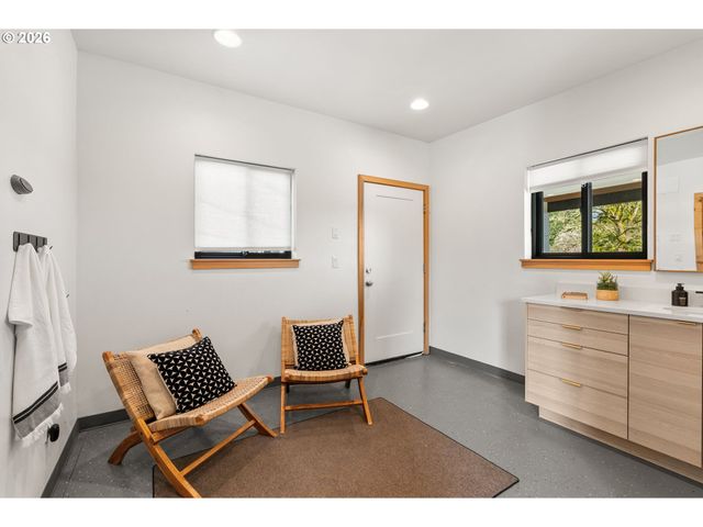 360 SMOKEY VALLEY Rd, Toledo, WA 98591