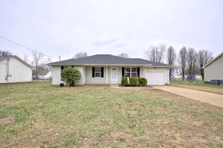 915 Desota Ln, Oak Grove, KY 42262