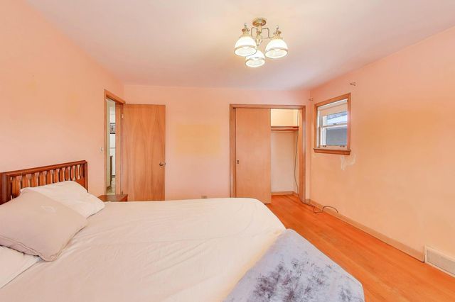 820 N Delphia Avenue, Park Ridge, IL 60068