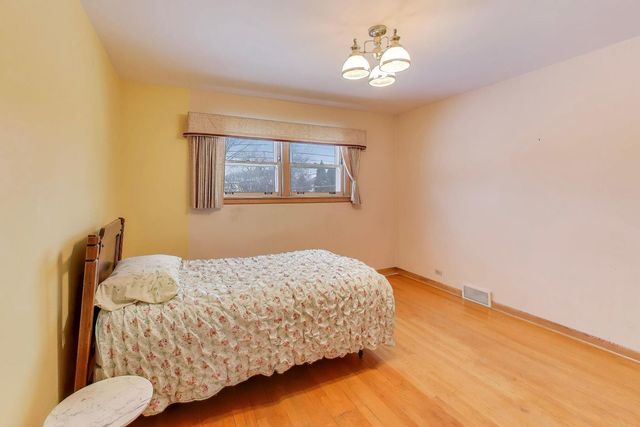 820 N Delphia Avenue, Park Ridge, IL 60068