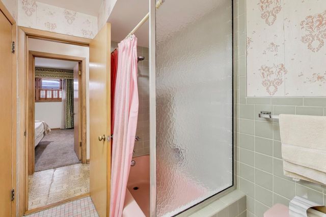 820 N Delphia Avenue, Park Ridge, IL 60068