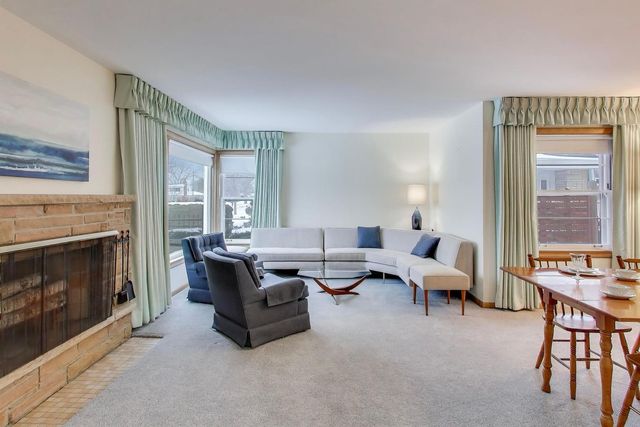 820 N Delphia Avenue, Park Ridge, IL 60068