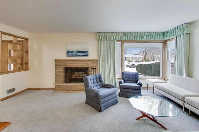 820 N Delphia Avenue, Park Ridge, IL 60068