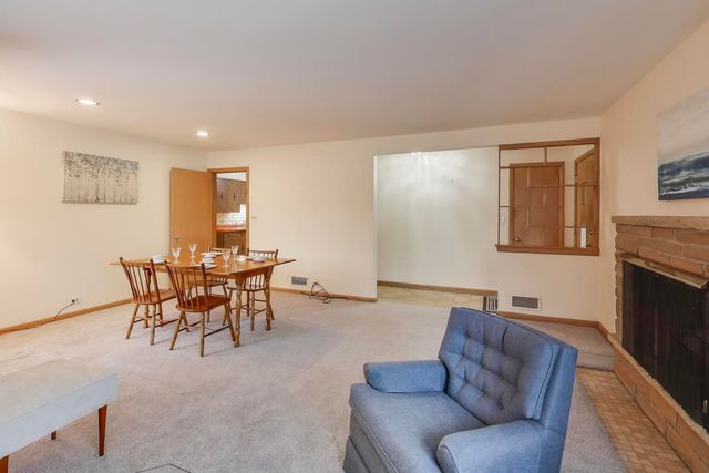 820 N Delphia Avenue, Park Ridge, IL 60068