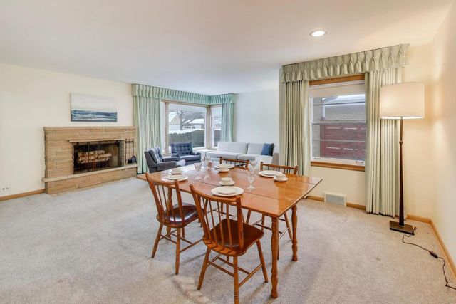 820 N Delphia Avenue, Park Ridge, IL 60068