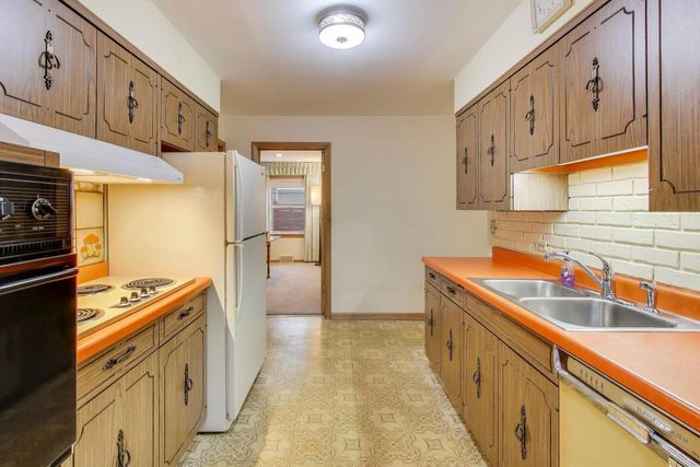 820 N Delphia Avenue, Park Ridge, IL 60068