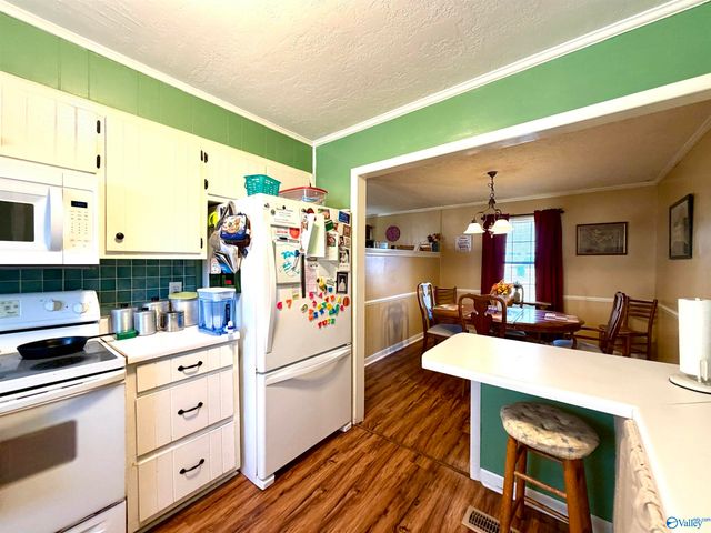 204 Seville Lane, Rainbow City, AL 35906