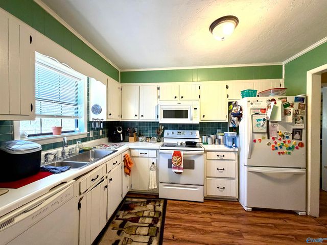 204 Seville Lane, Rainbow City, AL 35906