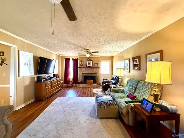 204 Seville Lane, Rainbow City, AL 35906