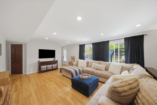1752 McCraren Road, Highland Park, IL 60035
