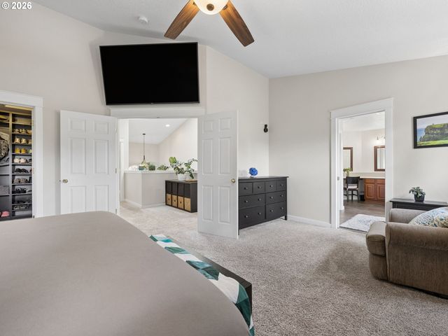 15022 Journey Dr, Oregon City, OR 97045