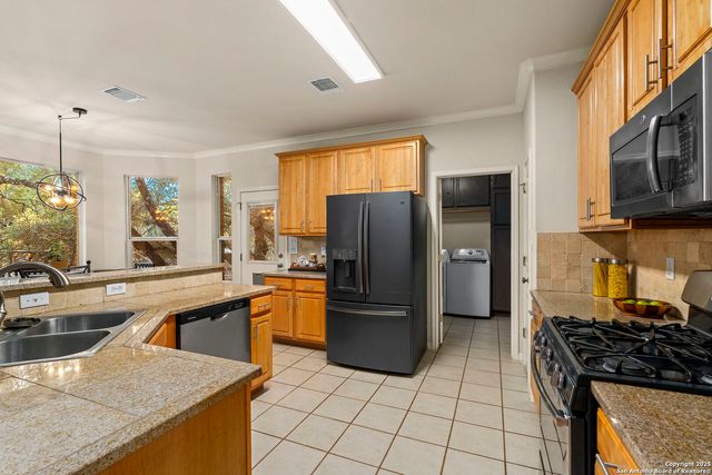 9119 Cap Mountain Dr, San Antonio, TX 78255