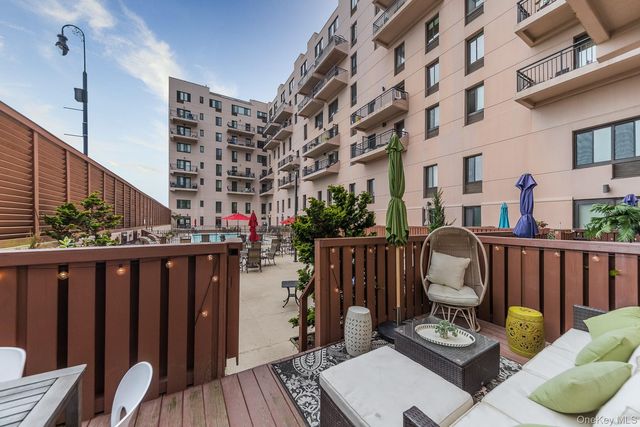 100 W Broadway 1H, Long Beach, NY 11561