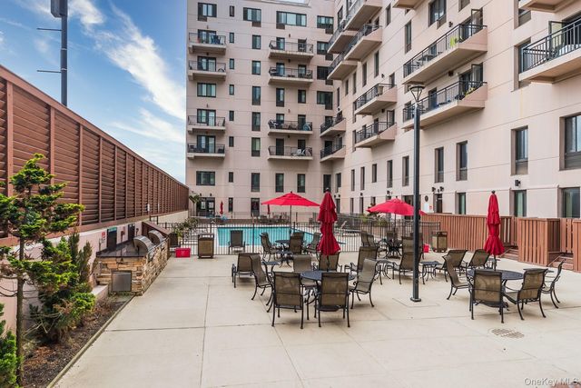 100 W Broadway 1H, Long Beach, NY 11561