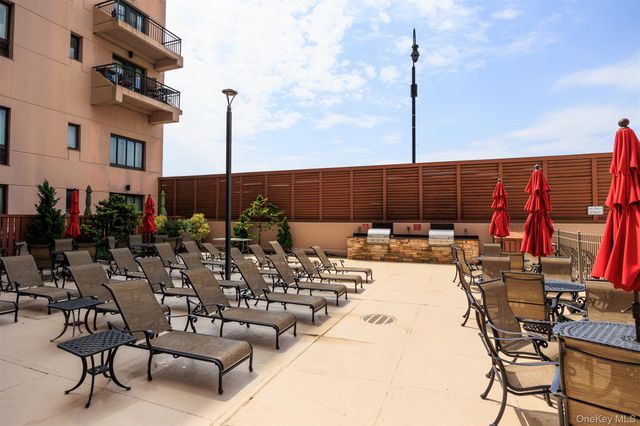 100 W Broadway 1H, Long Beach, NY 11561
