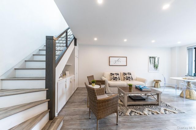 100 W Broadway 1H, Long Beach, NY 11561