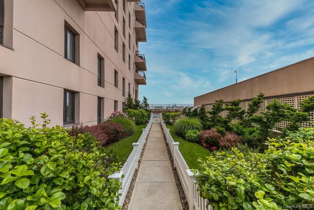 100 W Broadway 1H, Long Beach, NY 11561